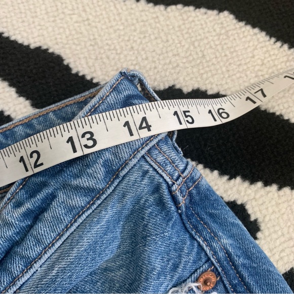 American Eagle Stretch Mom Jeans High Rise Distressed Light Wash Size 4 - Picture 5 of 10